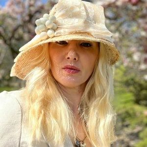 Meet your Posher, Arna